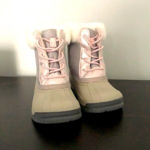 OshKosh snow boots toddler size 6 girls